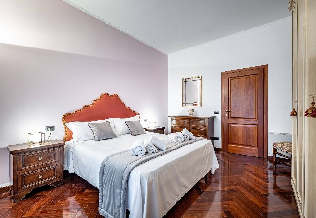 Apartment in Firenze - Lungarno Colombo 28