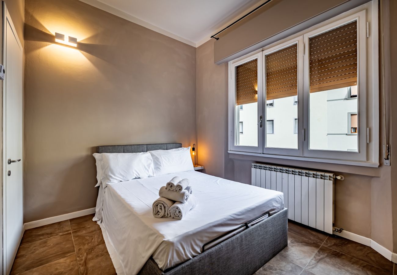 Rent by room in Florence - Lanza mono