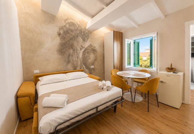Rent by room in Firenze - Pitti Suite 1