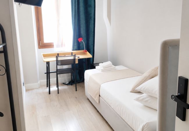 Rent by room in Firenze - HB room 5
